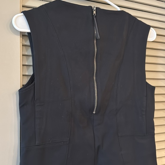 Spanx The Perfect V Neck Seamed Black Sleeveless Top Sz XS - Picture 5 of 7